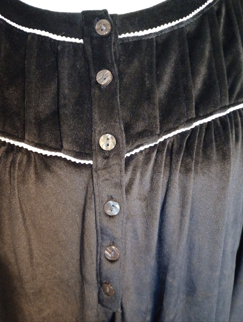 Aria Black Velvety Nightgown House Dress Granny Gown w/ Pockets Size XL Like New - Picture 3 of 9